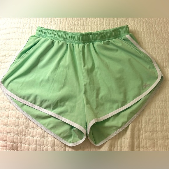 Alo Yoga Ivy League Dolphin Short - Ultramint Small - Picture 4 of 6